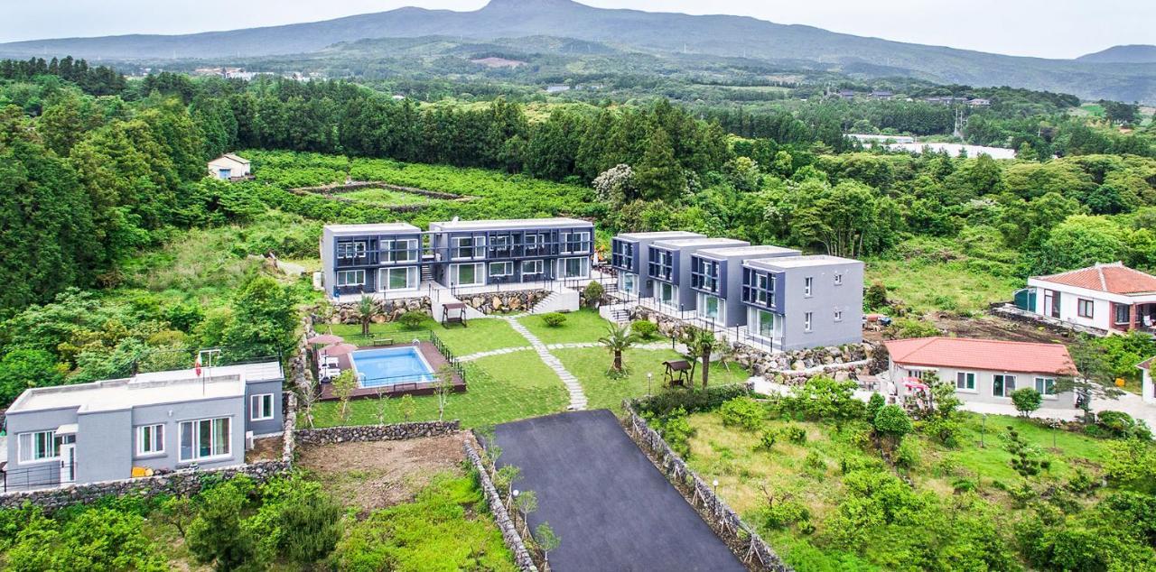 Donnaeko Pension Seogwipo Bagian luar foto
