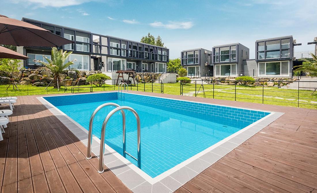 Donnaeko Pension Seogwipo Bagian luar foto