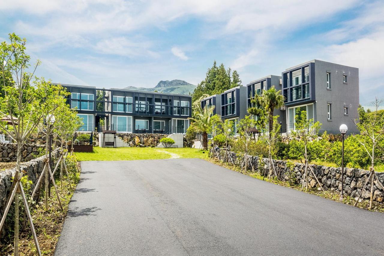 Donnaeko Pension Seogwipo Bagian luar foto