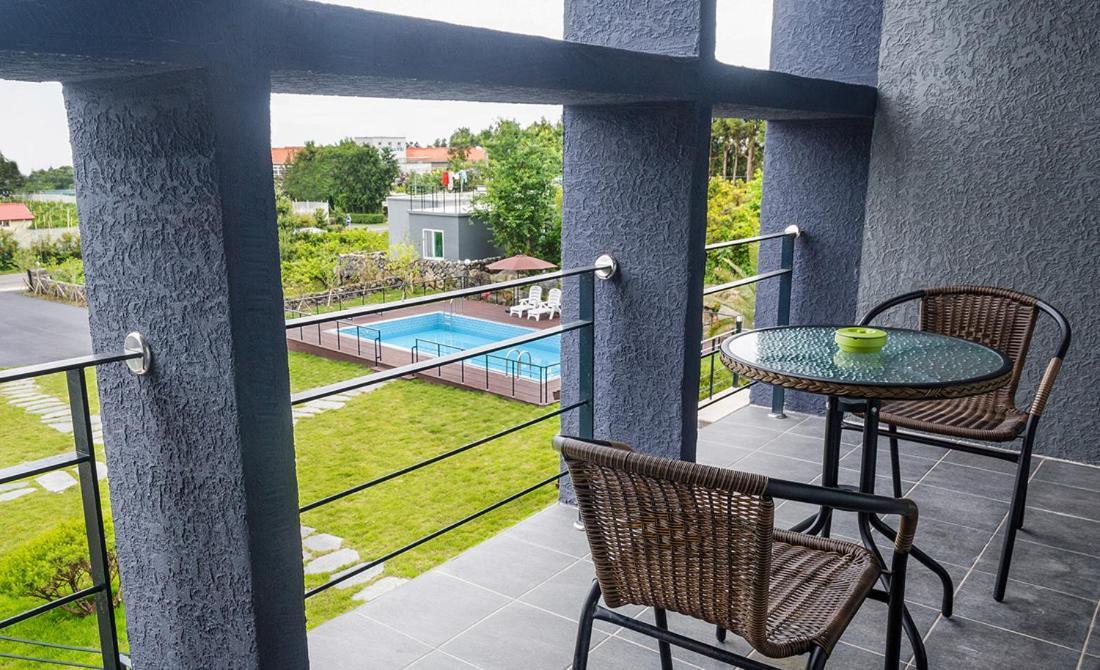 Donnaeko Pension Seogwipo Bagian luar foto