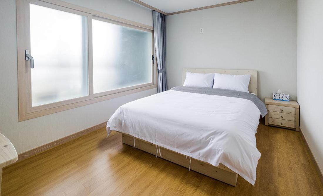 Donnaeko Pension Seogwipo Bagian luar foto