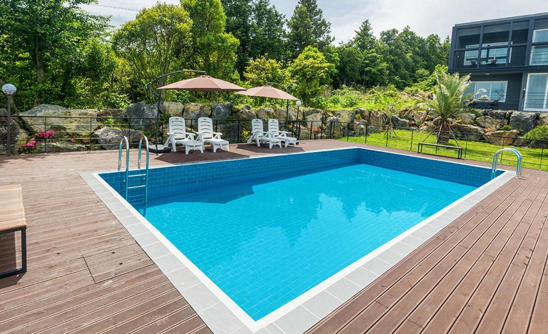Donnaeko Pension Seogwipo Bagian luar foto
